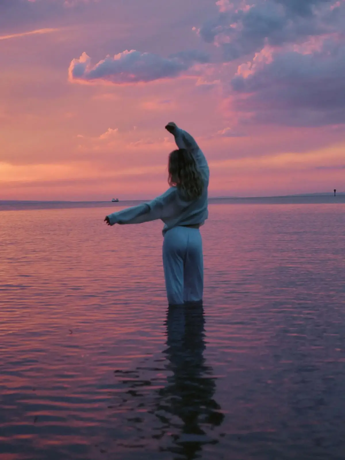 Woman standing in Lake Constance at sunset with outstretched arms – portrait shoot, photographer St.Gallen