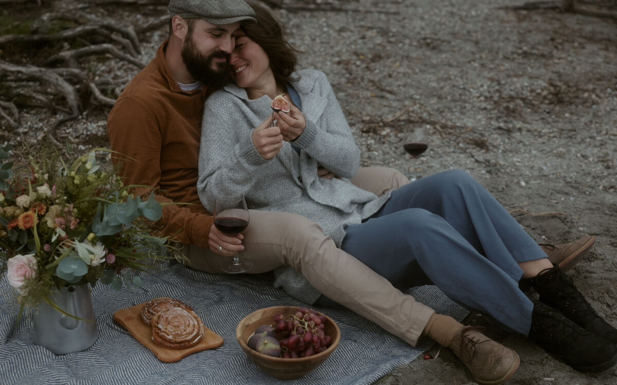 Paar-Sand-Picknick-Bodensee