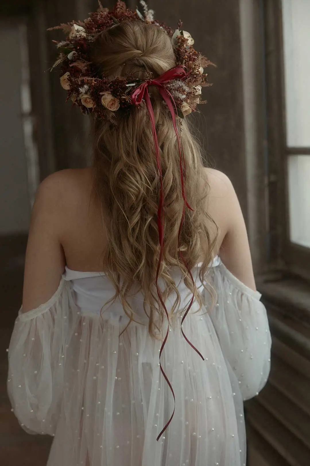 Bride with a flower crown seen from behind