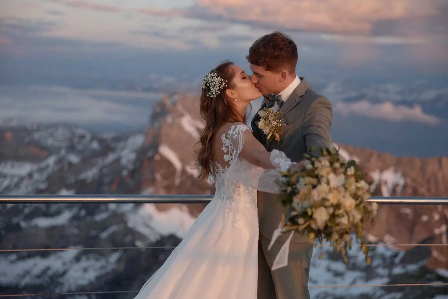 Säntis wedding for two: a symbolic ceremony on the viewing platform of the Säntis (before the cable car renewal in 2026).