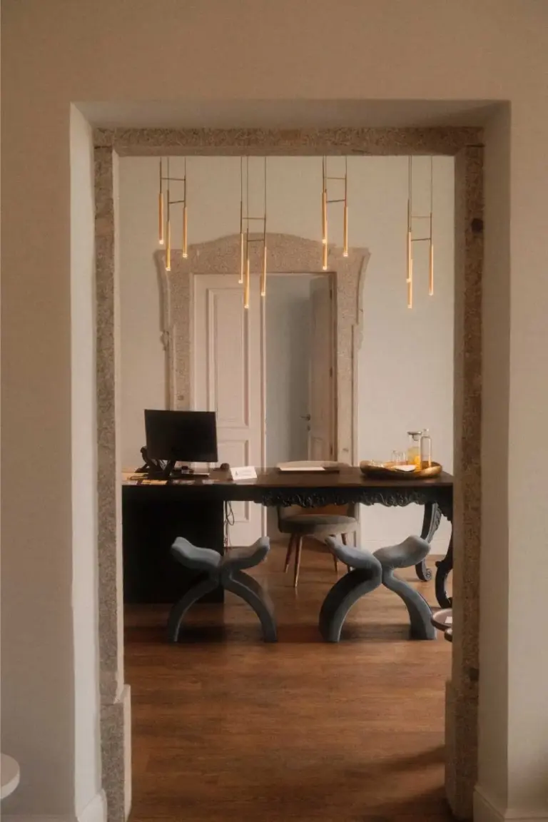 Interior photo: study with desk and chandelier – interior photography, photographer St.Gallen
