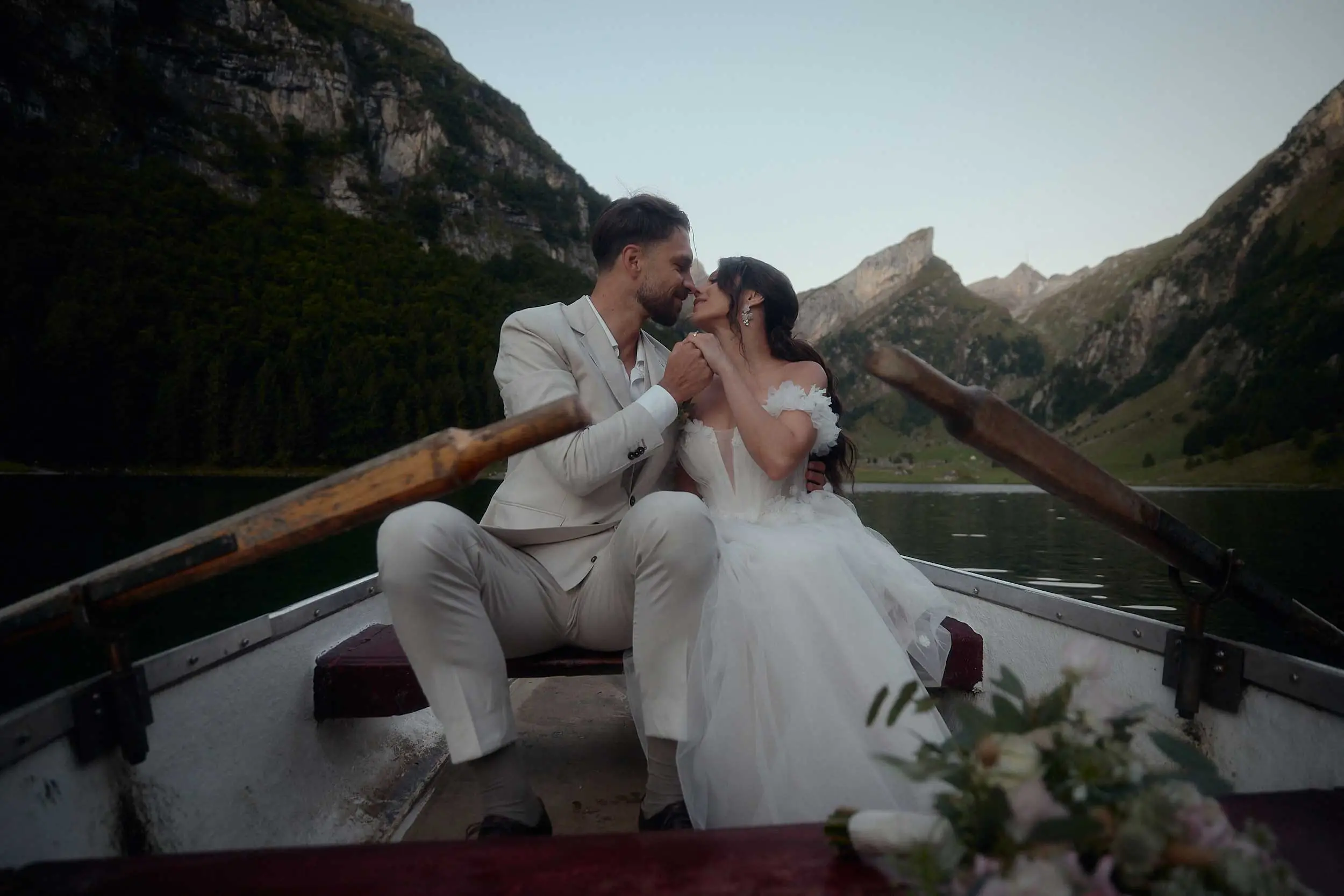 How to Elope in Switzerland 31 lake seealpsee kiss