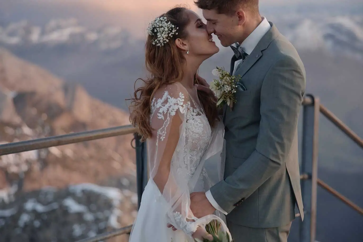 Elopement Guide Appenzell – The 5 Most Beautiful Wedding Venues in Appenzell 27 saentis wedding kiss 1